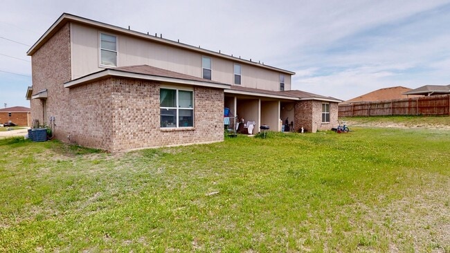 Photo - 2 WEEKS FREE RENT + STAINLESS STEEL APPLIANCES!!!!