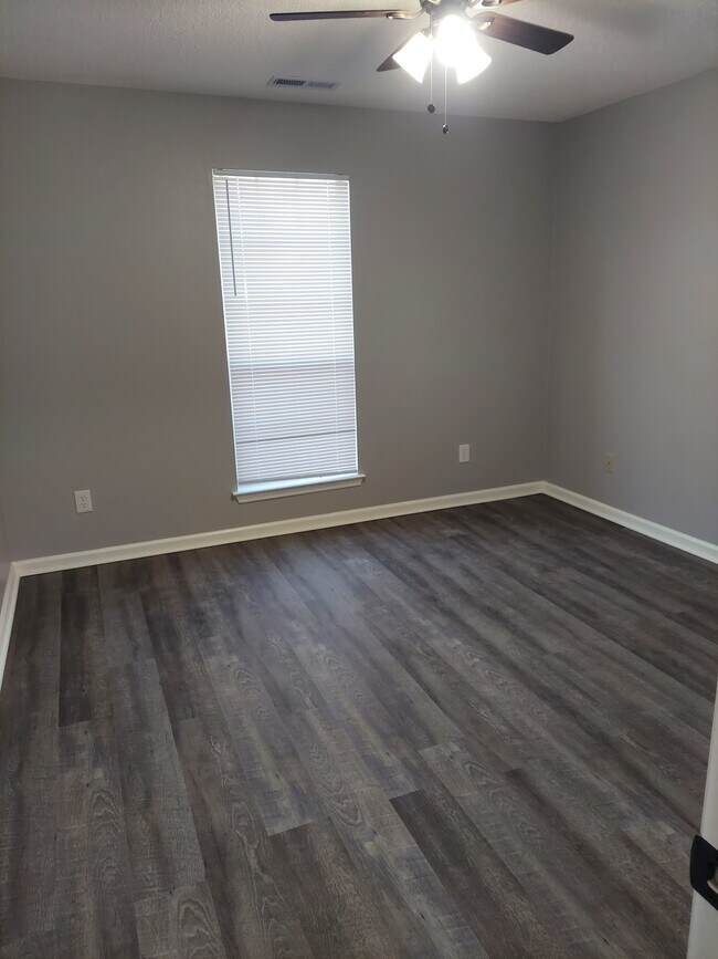 Bedroom 1 - 115 Shearer St