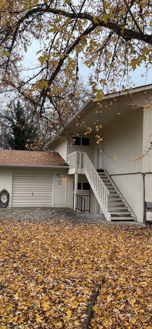 Building Photo - 2187-2189 NW North Hill Dr Unit 2187