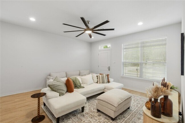 Photo - 228 Richards St