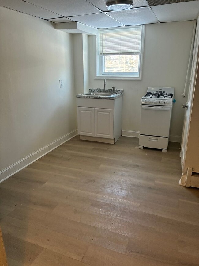 Building Photo - Congress Court Studio - Lansdowne, PA Unit B3