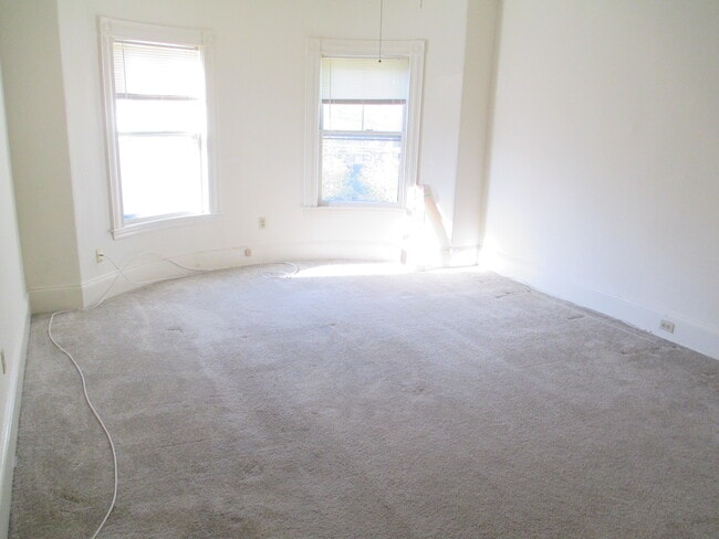 Building Photo - 28 Jefferson St Unit 2