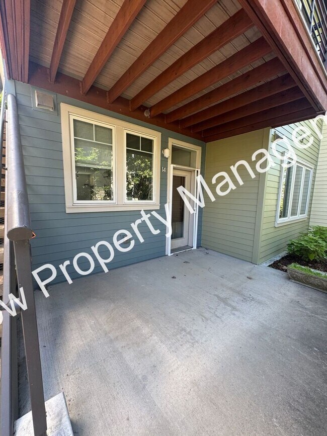 1325 5th Ave N