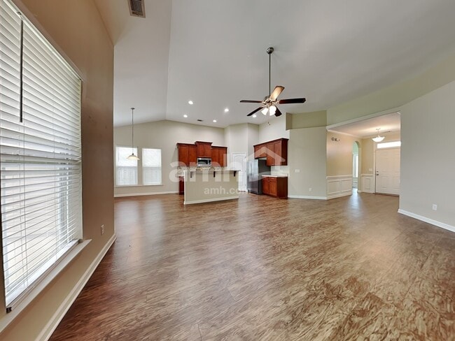 Photo - 172 Lake Pointe Dr