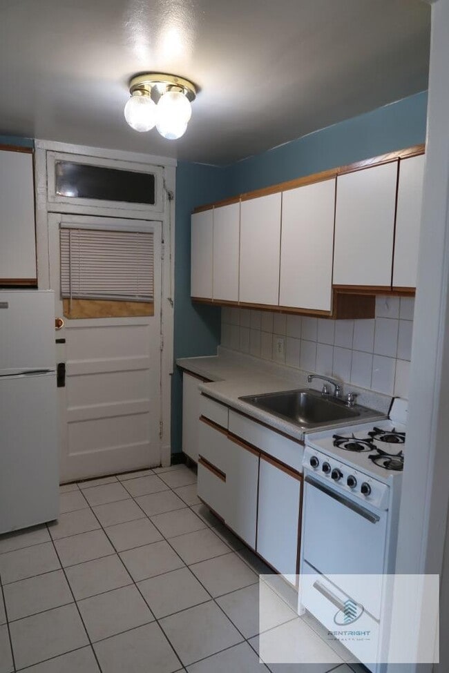 Building Photo - 2617 W Gunnison St Rental