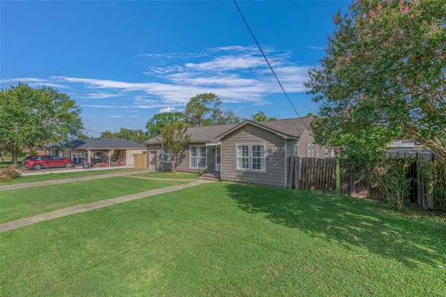 Building Photo - 1113 Felder