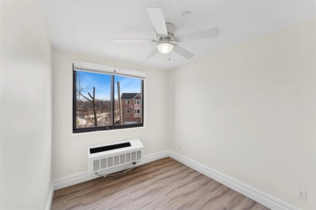 Photo - 46-146 Grand Central Pkwy Condo Unit 4A
