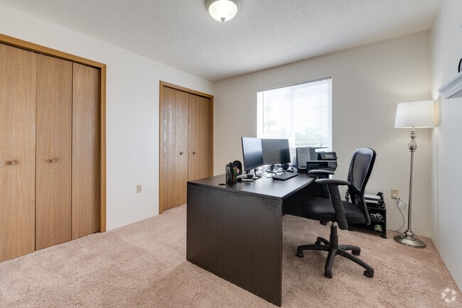 2 BR, 1 BA, 960 SF