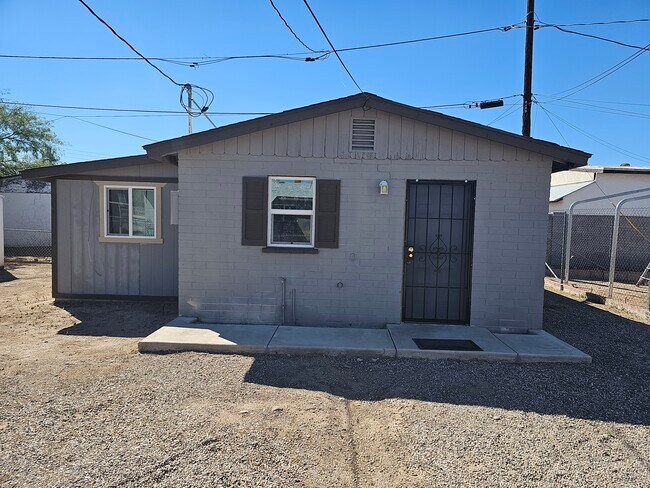Building Photo - 574 S Park St