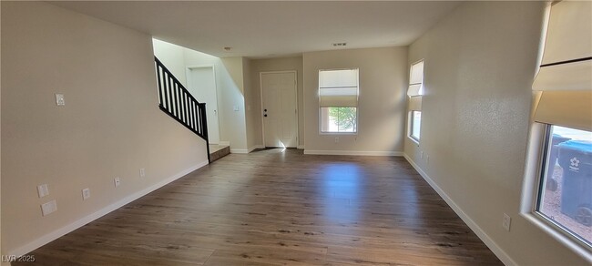 Photo - 8364 Oppenheimer St