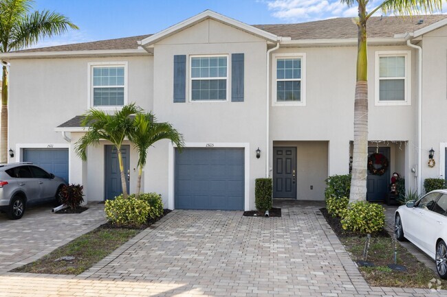 Building Photo - 3 Bedroom Townhome in North Naples communi...