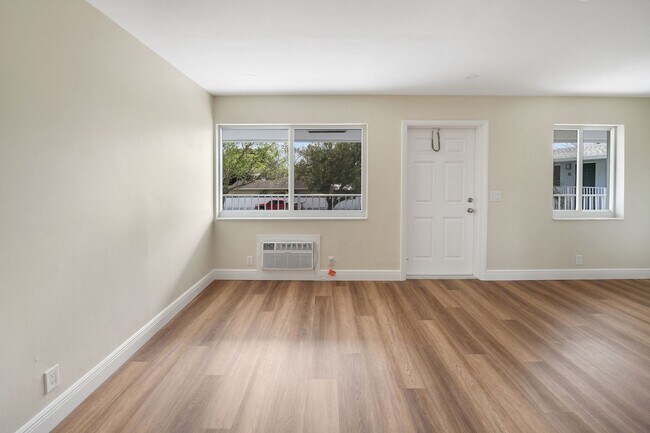 901 N F St Unit 2