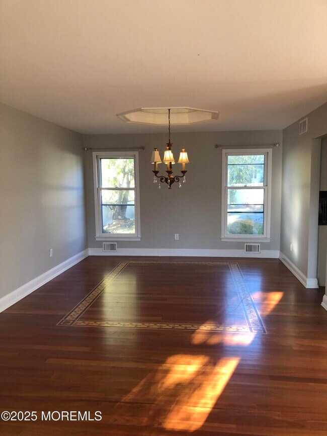 Photo - 683 Princess Ct