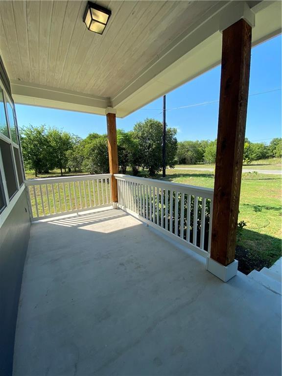 Photo - 606 W 1st St