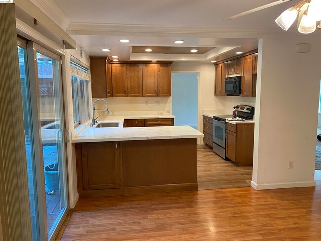 Photo - 894 St John Cir