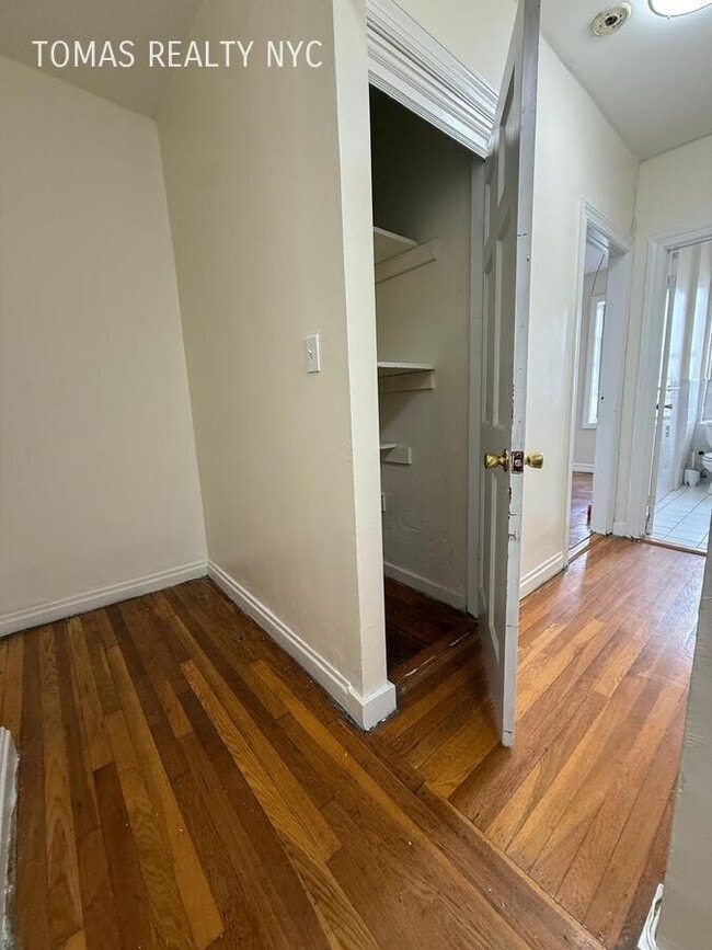 Photo - 710 E 235th St Unit E1