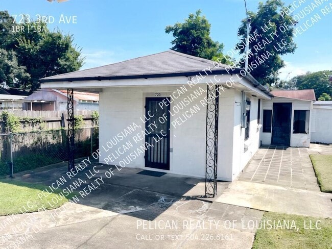 Building Photo - 723 3rd Ave