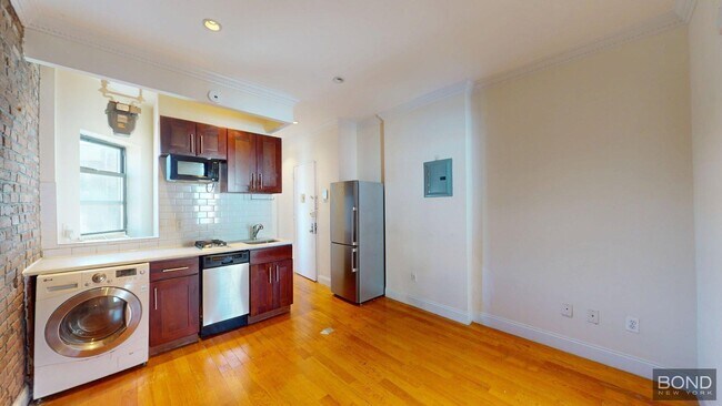 Photo - 610 E 9th St Apartment Unit 22