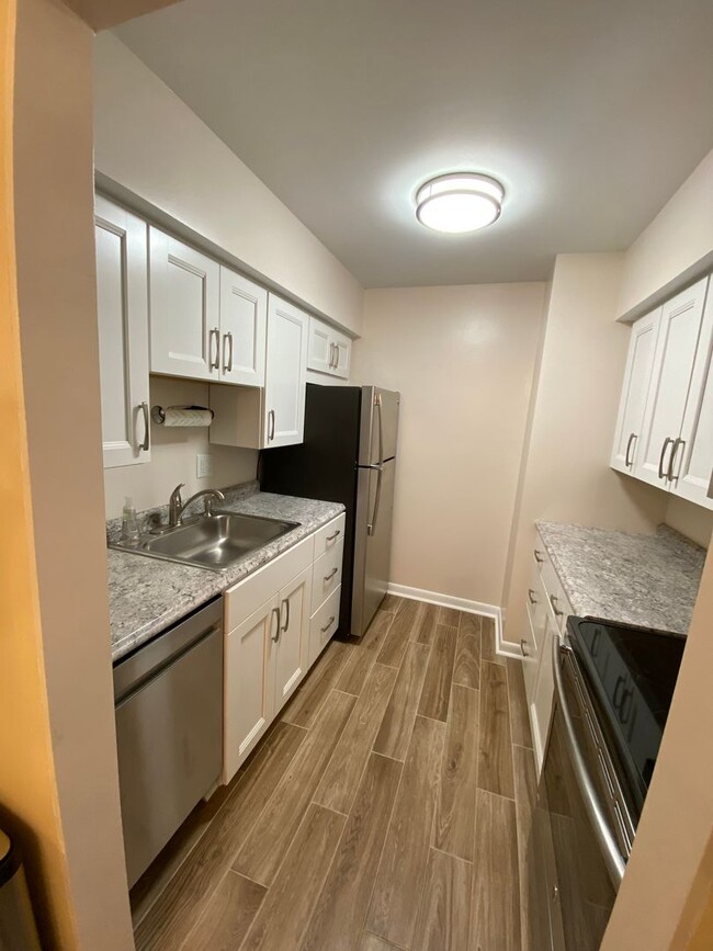 Building Photo - Cozy 1 Bedroom in a Quiet Building!