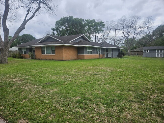 Photo - 1518 Lawrence St