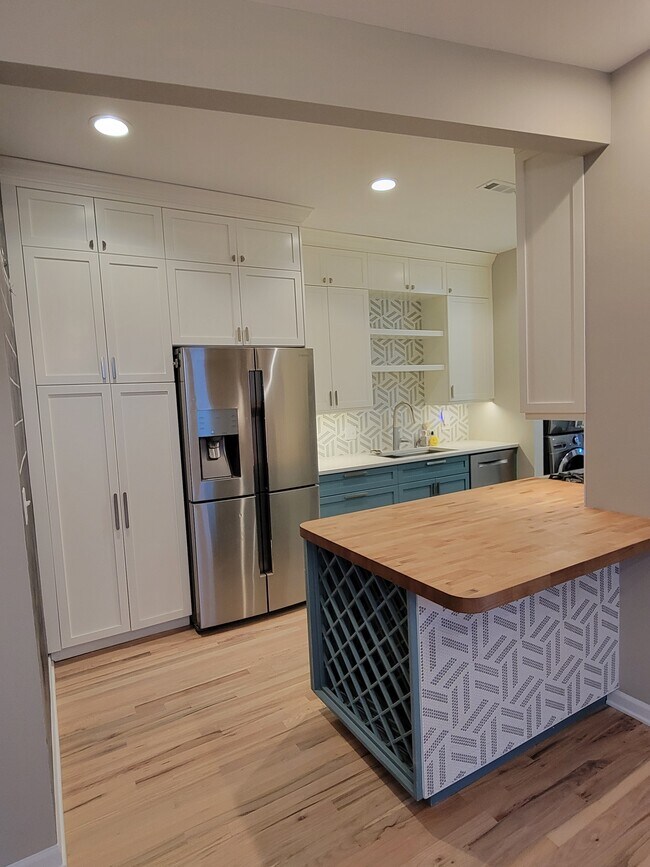 Kitchen - 5131 N Kenmore Ave Unidad 2S