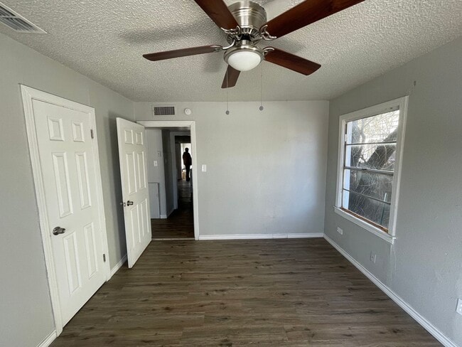 Photo - 1442 Kirkwood St