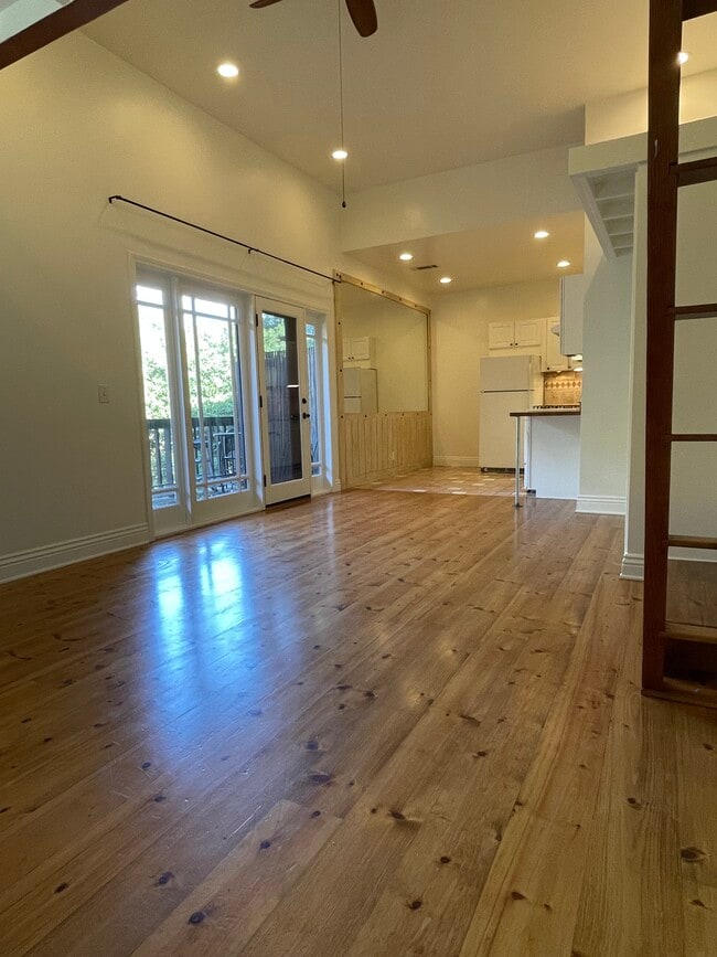 Photo - 754 Old Topanga Canyon Rd Unidad jim borland