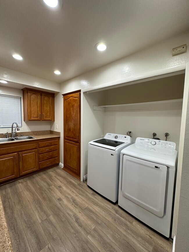 Photo - 1236 N Columbus Ave Unidad 24 Rental