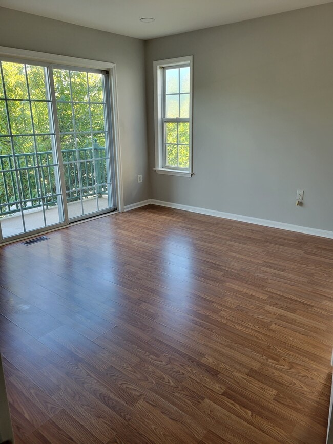 Photo - 103 Rip Van Dam Ct