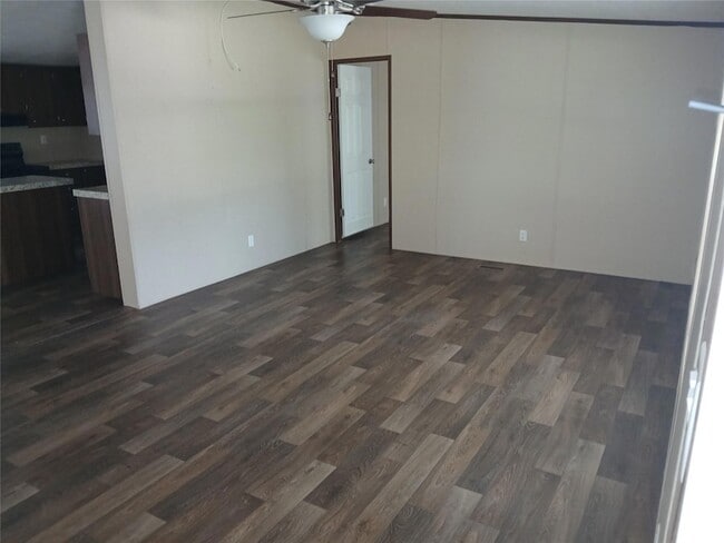 Photo - 7070 FM1115