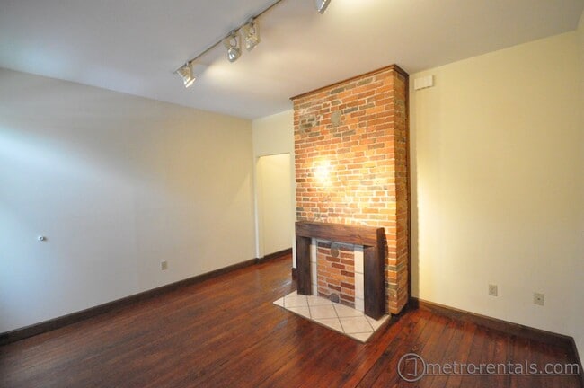 Building Photo - 39 E Russell St Unit 39