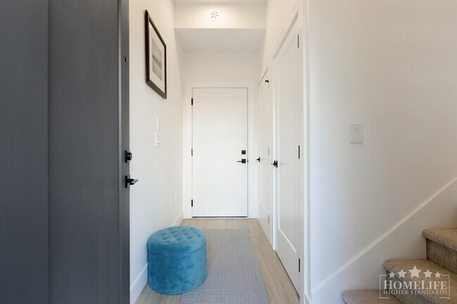 Photo - Stunning 3 Bed 3 Bath + Flex Townhouse for Rent in Willoughby! Unit 19