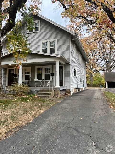 Building Photo - 862 College Ave Rental