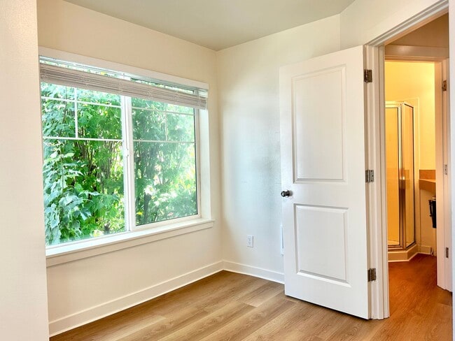 Building Photo - Pasadena Place Apartments Unit 4232