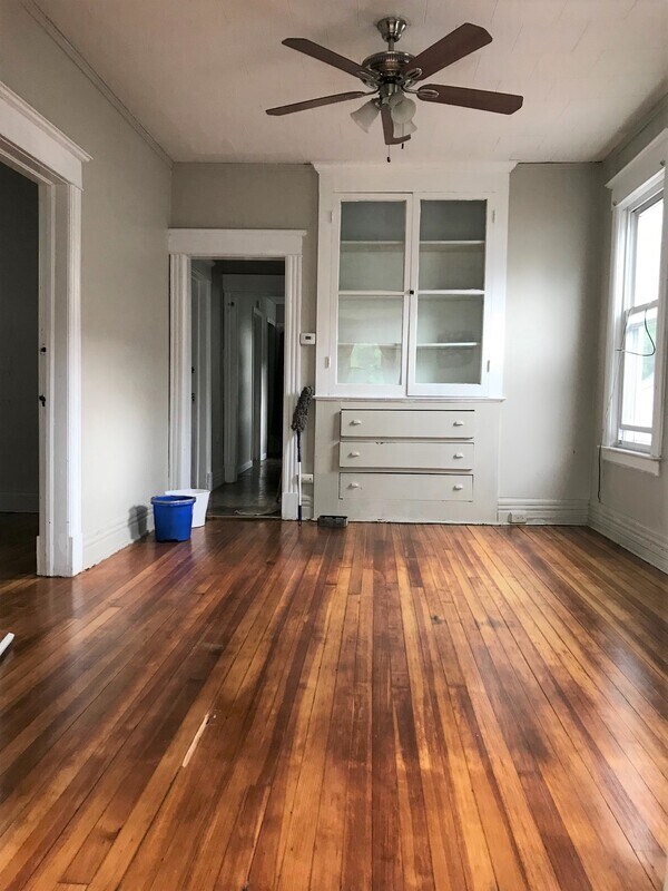 Photo - 450 Yates St