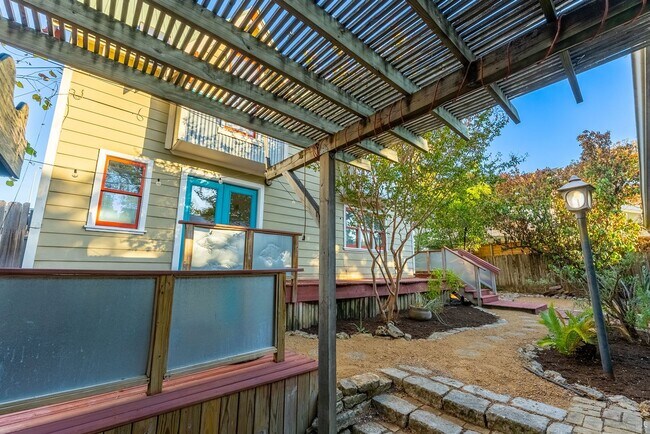 Photo - Charming Home Nestled in Tarry Town!!