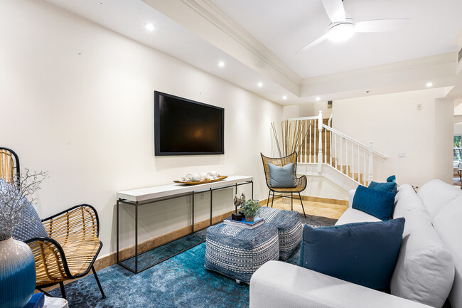 Photo - 2051 SE 3rd St Unidad TH7