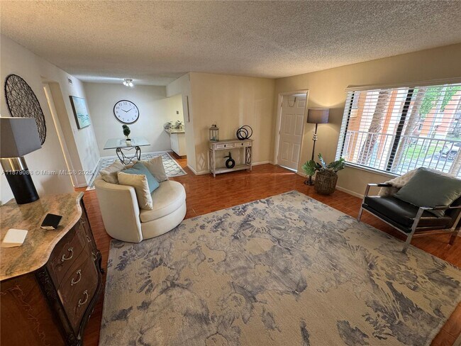 Building Photo - 6900 SW 39th St Unit 206J