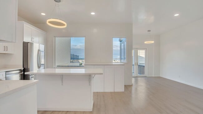 Photo - 2610-2612 Greenwich St Unit 2612