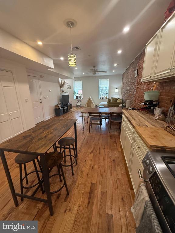 Photo - 2005 N Mascher St