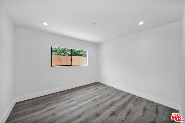 Photo - 11522 Emelita St