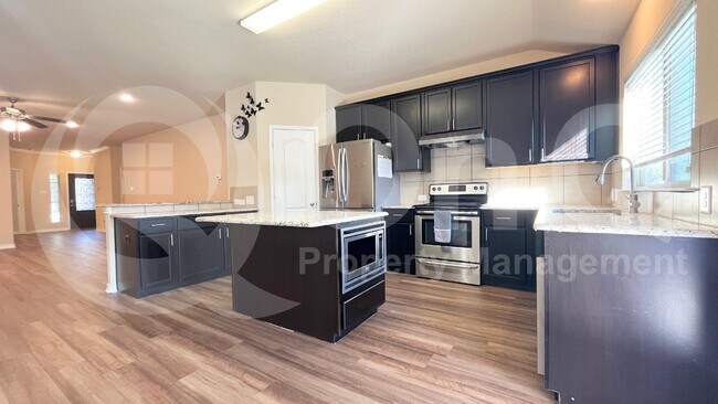 Photo - 4524 Lakeside Hollow St