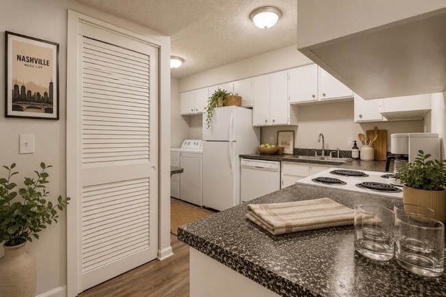 Hickory Creek Apartment and Townhomes