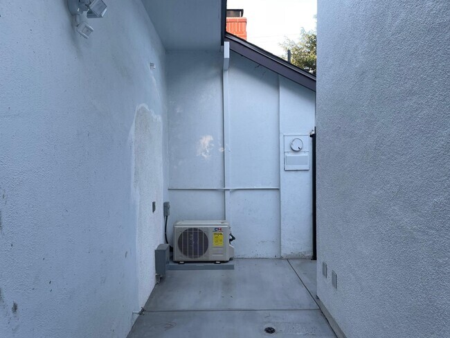 Photo - 23110 Mulholland Dr