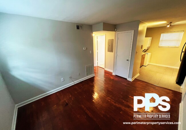 Photo - 221 Lampkin St NE