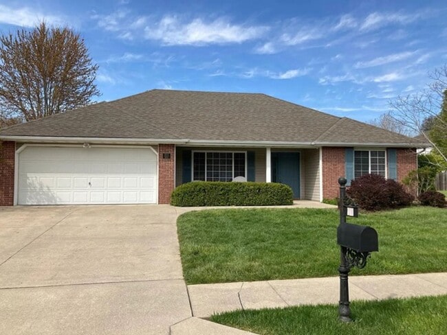 Building Photo - Spacious 3BR Home with Fenced Yard, 2-Car Garage & Great South Columbia Location