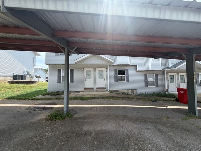Building Photo - 20304 Skyview Dr Unit 20304 Skyview - A