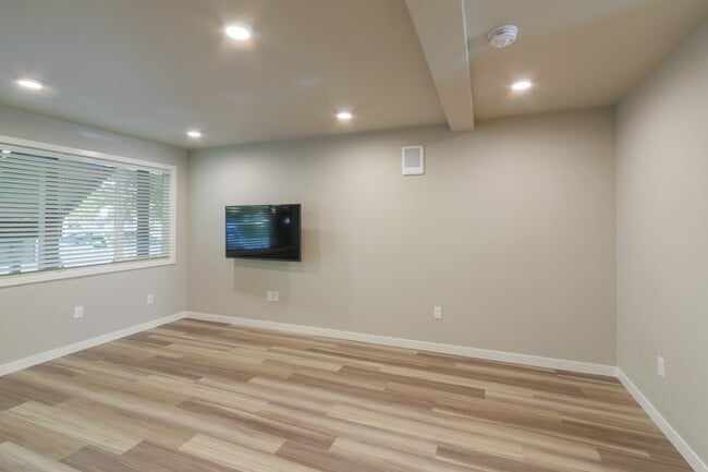 Photo - 204 9th NW St