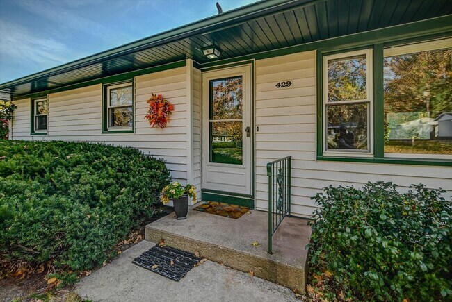 Photo - 429 Mineau Pky