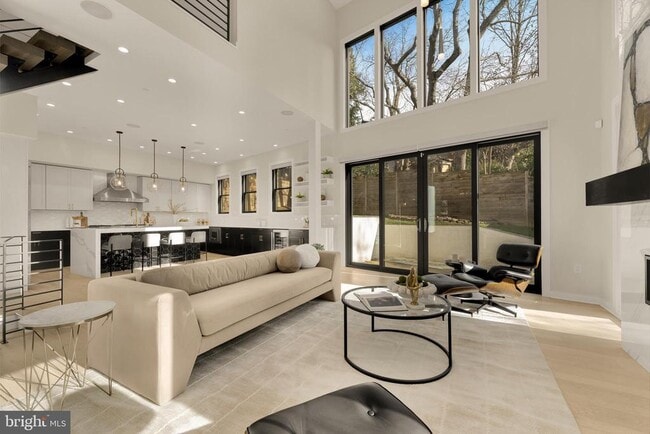 Building Photo - 4913 Sherier Pl NW